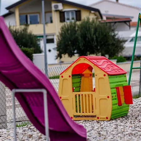 וילה Aria נין